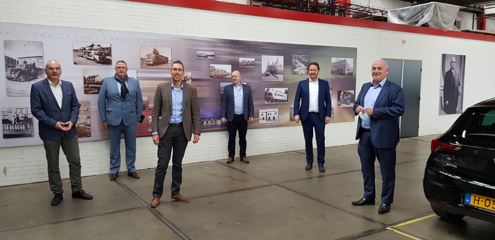 V.l.n.r. Ron van Cleef, Hugo van der Velde, Timo Aerts (BASF Coatings Services), Bart Smits, Mark van der Lingen, Willem Prinsen (Koopman Logistics)